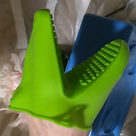 STARFRIT Silicone Oven Mitt &  Stay Fresh Can Topper - Picture 2 of 5